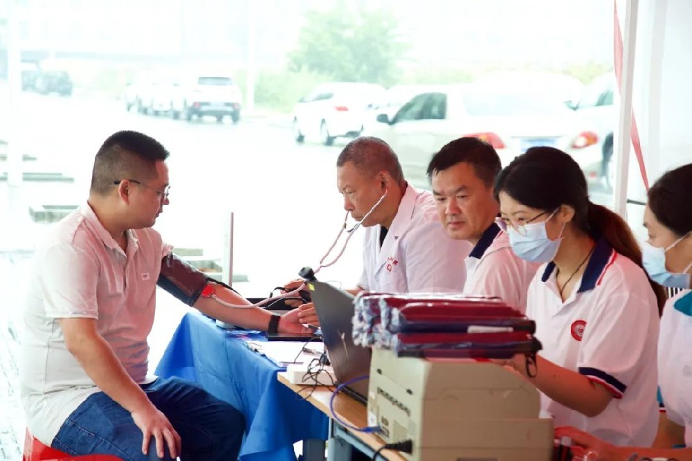 献血光荣 你我同行│市城发集团组织开展无偿献血活动