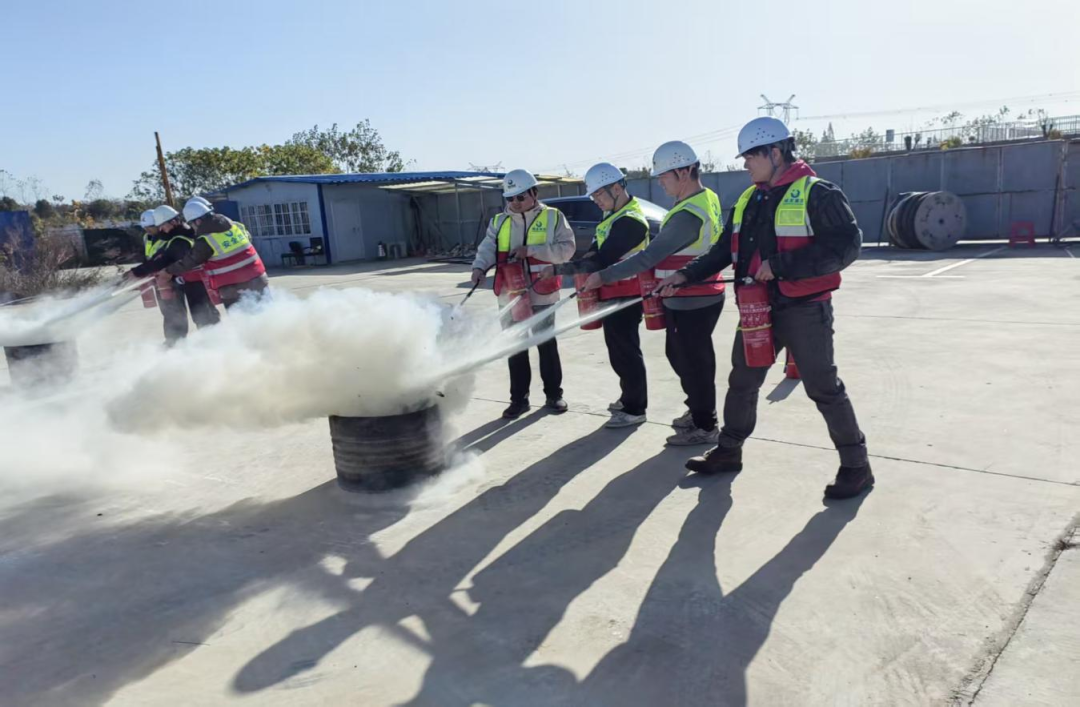 工泰公司开展消防灭火现场实战演练2.png